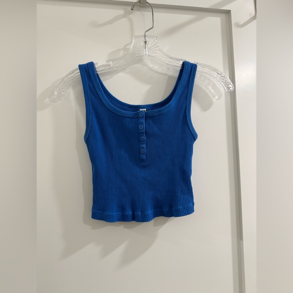 UniQlo blue ribbed henley cropped tank top w/ working buttons (fair)
